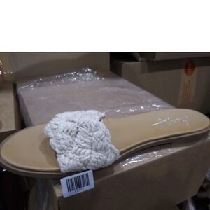 Mari A. Womans Size 7.5 Slides